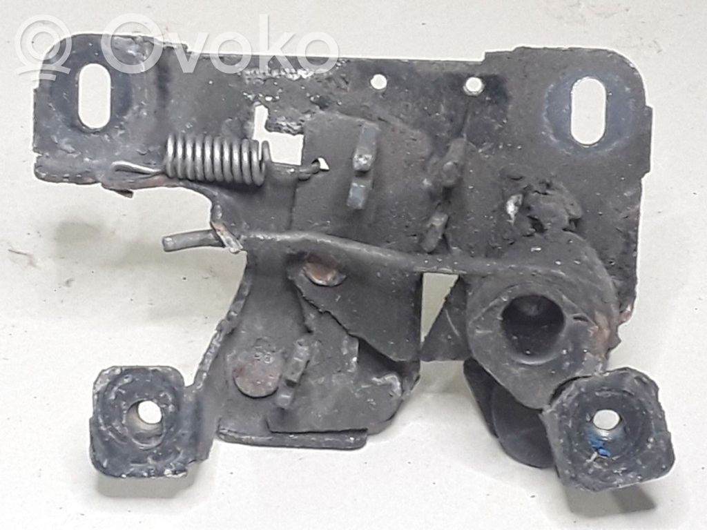 Audi A6 S6 C5 4B Dzinēja pārsega slēdzene 
