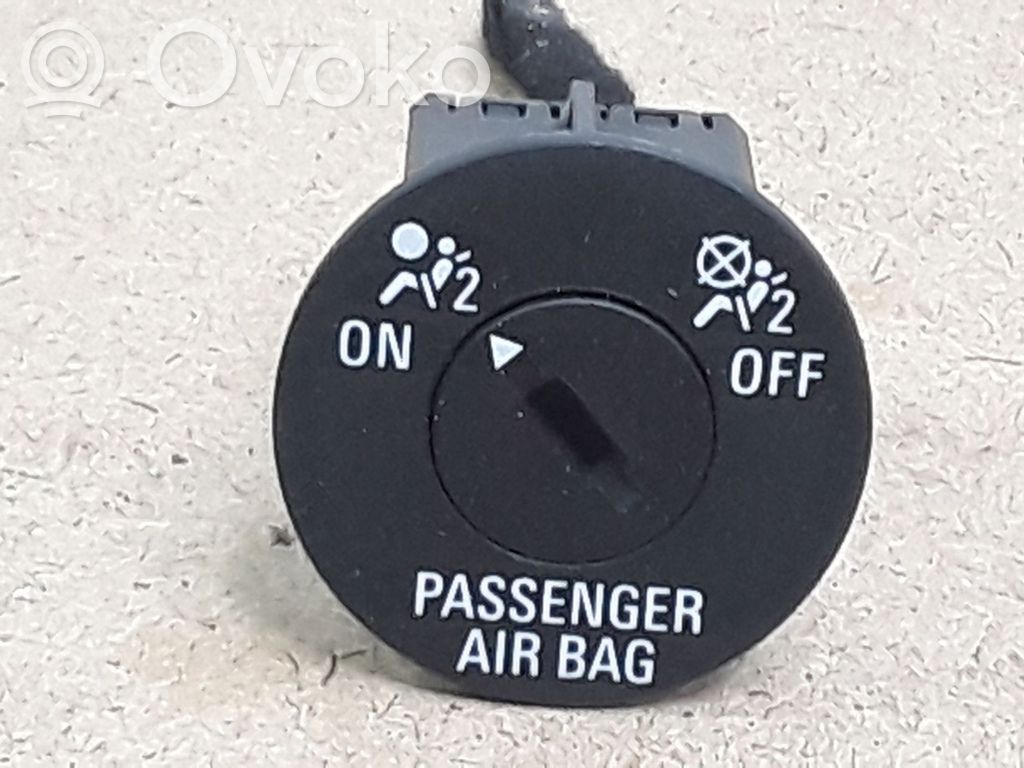 Opel Insignia A Passenger airbag on/off switch 
