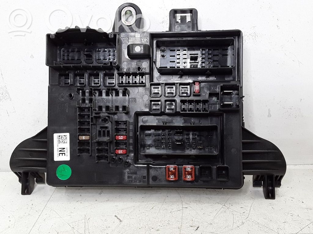 Opel Insignia A Fuse module 