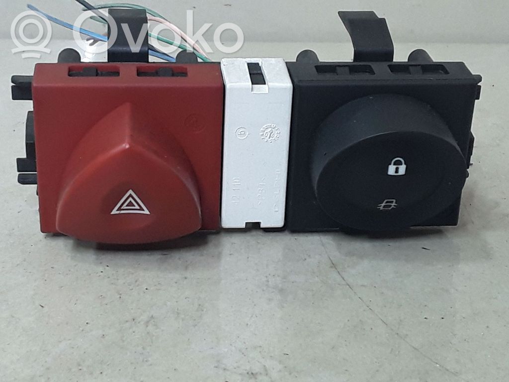 Renault Megane II Hazard light switch 