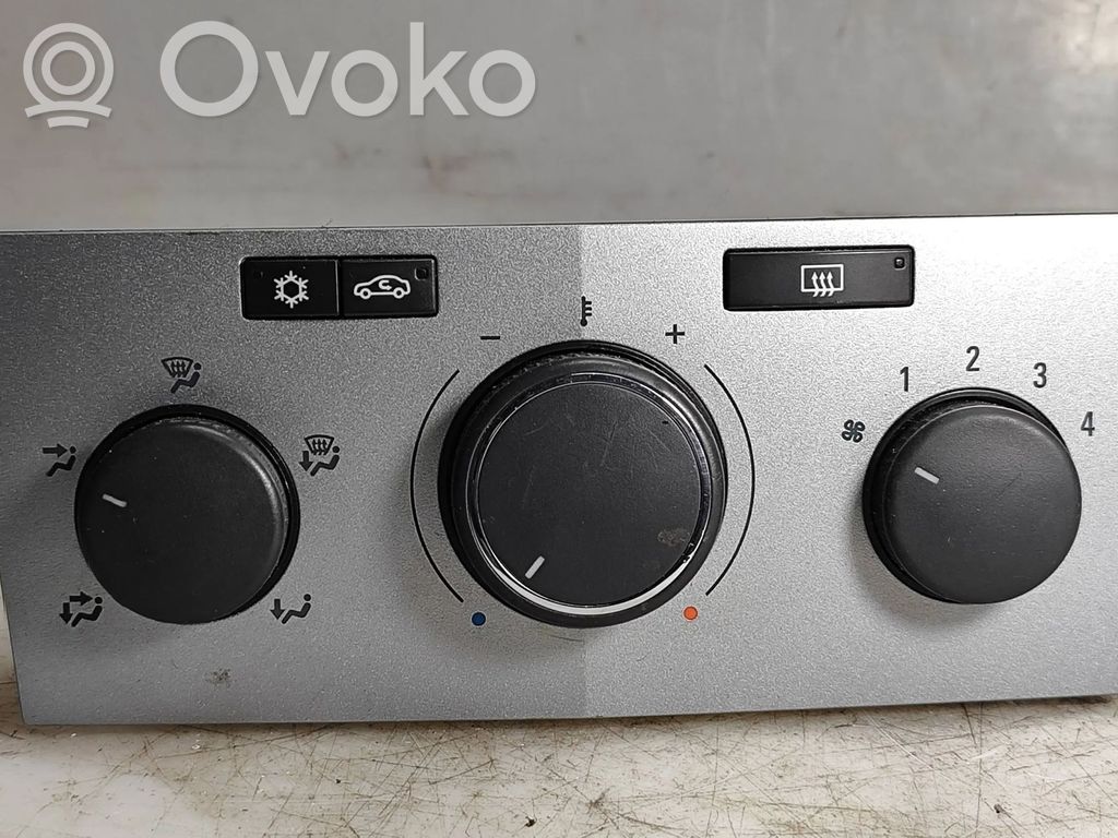Opel Astra H Climate control unit 