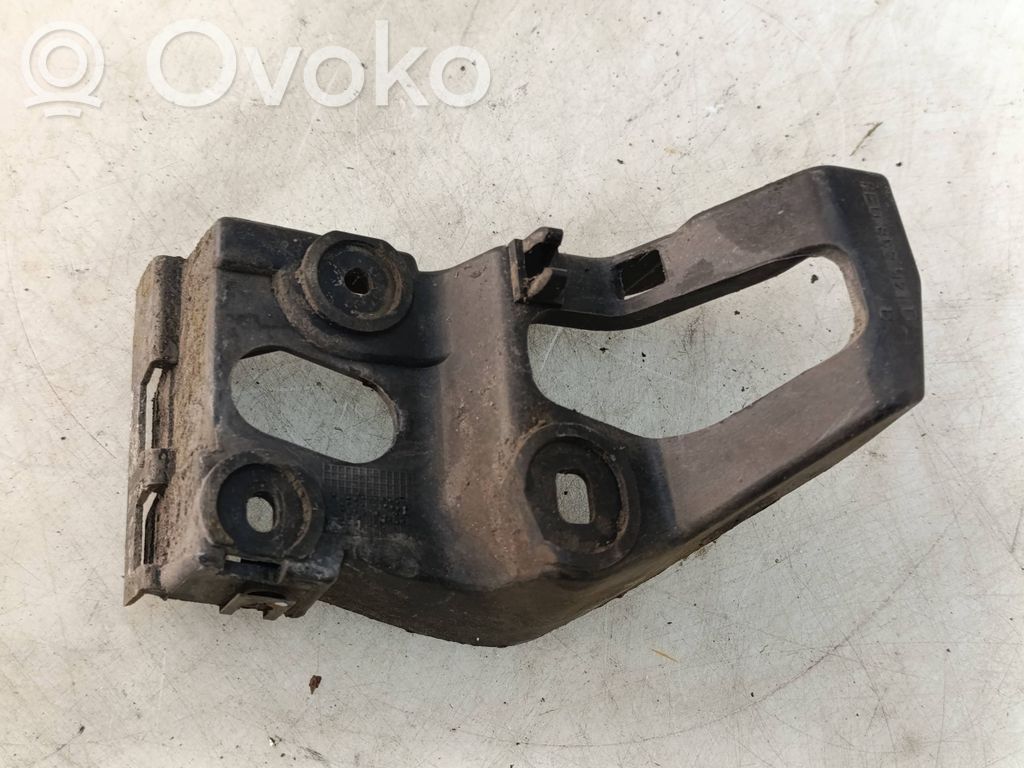 Audi A4 S4 B7 8E 8H Uchwyt / Mocowanie błotnika przedniego 