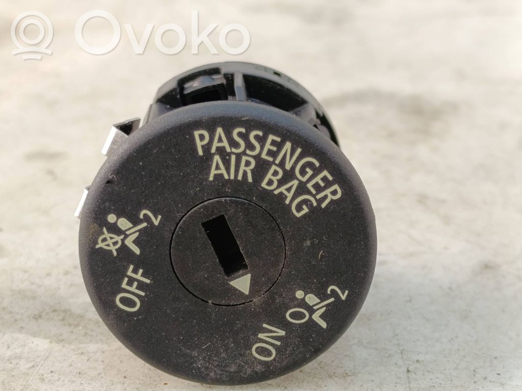 BMW 1 E81 E87 Passenger airbag on/off switch 