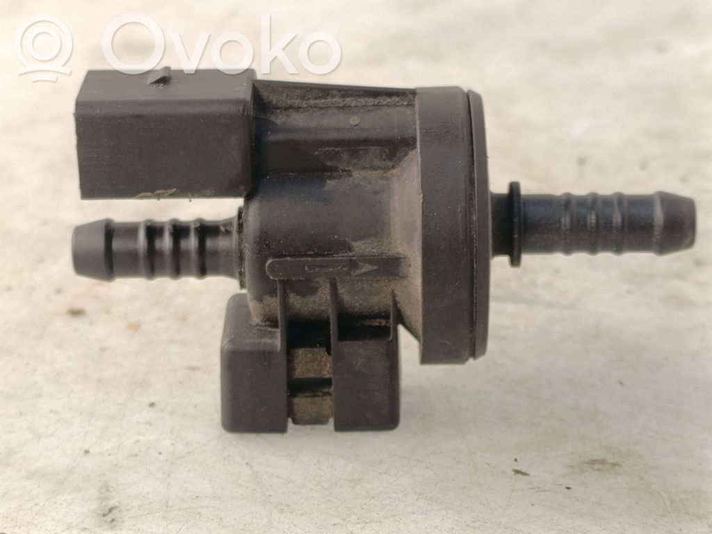 Audi A4 S4 B7 8E 8H Vacuum valve 
