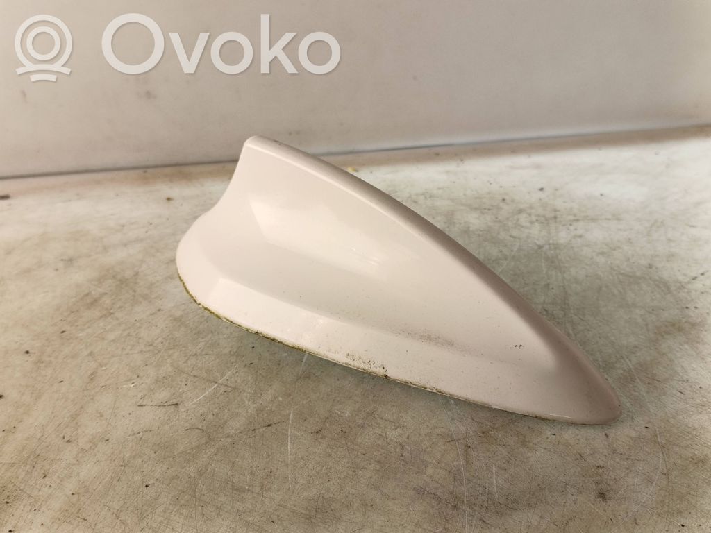 Osłona anteny dachowej GPS   9240967,50010834