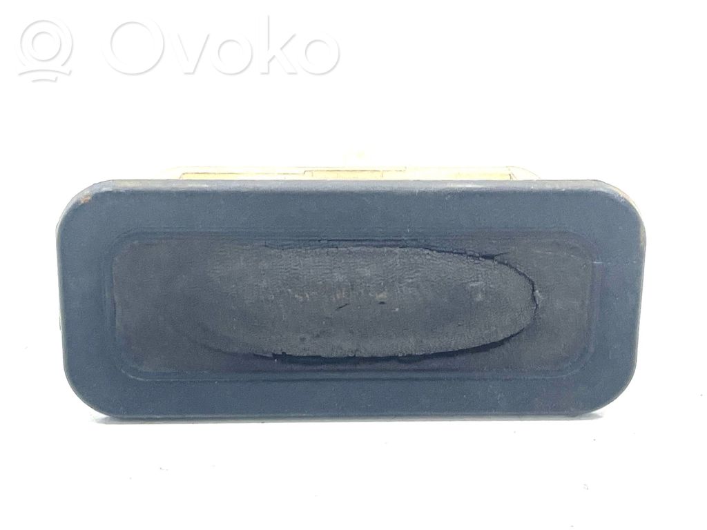 Renault Megane III Tailgate opening switch 