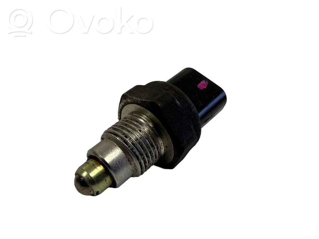 Sensor interruptor de luz de marcha atrás