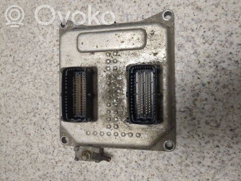 Opel Zafira B Engine control unit/module 