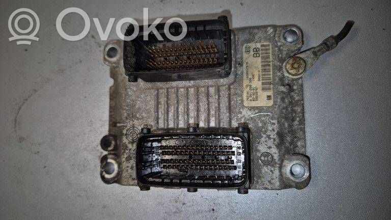 Opel Zafira B Engine control unit/module 