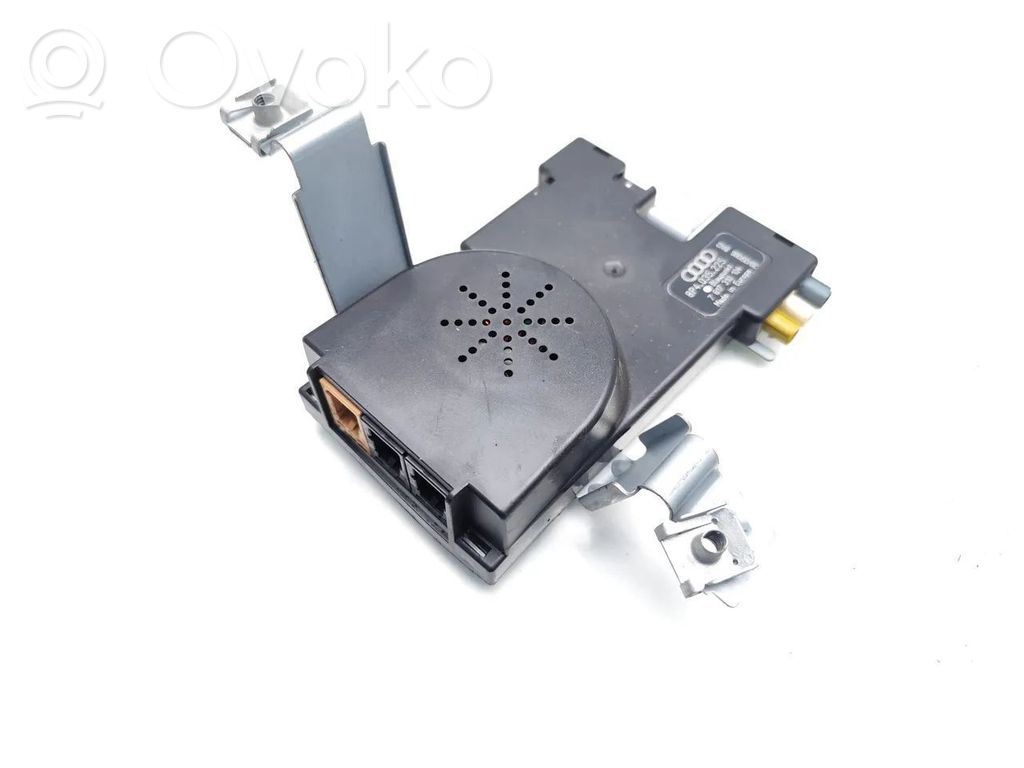 Audi A3 S3 8P Aerial antenna amplifier 