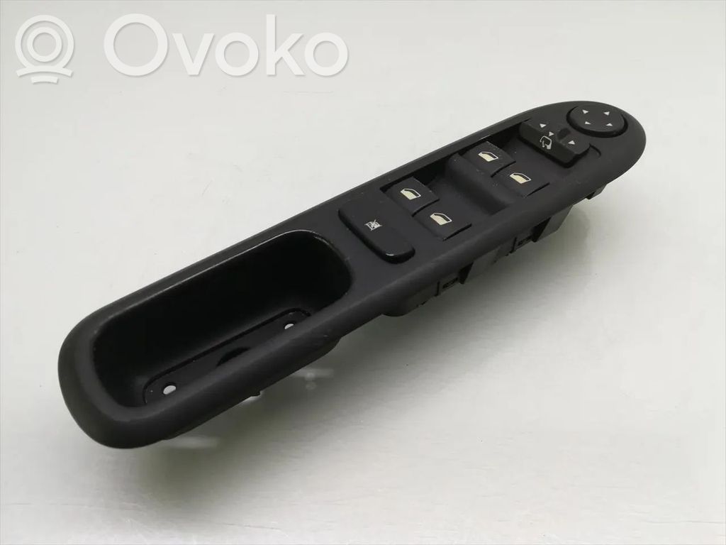 Peugeot 407 Front door electric window regulator 