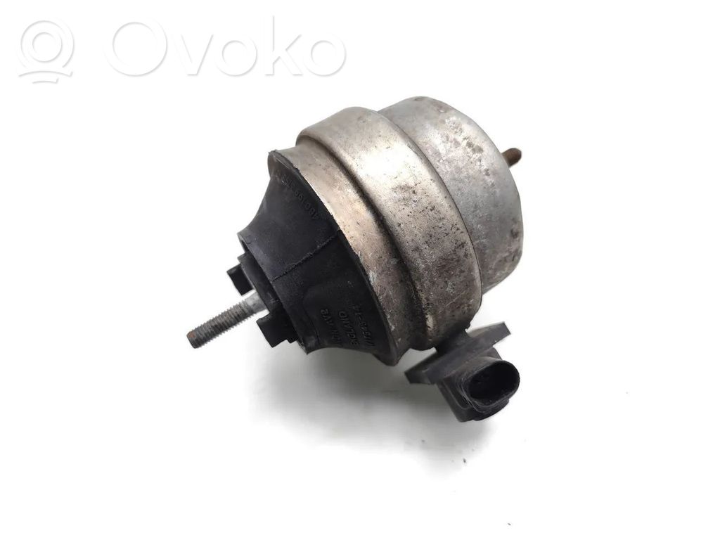 Engine mount bracket   4B0199379E