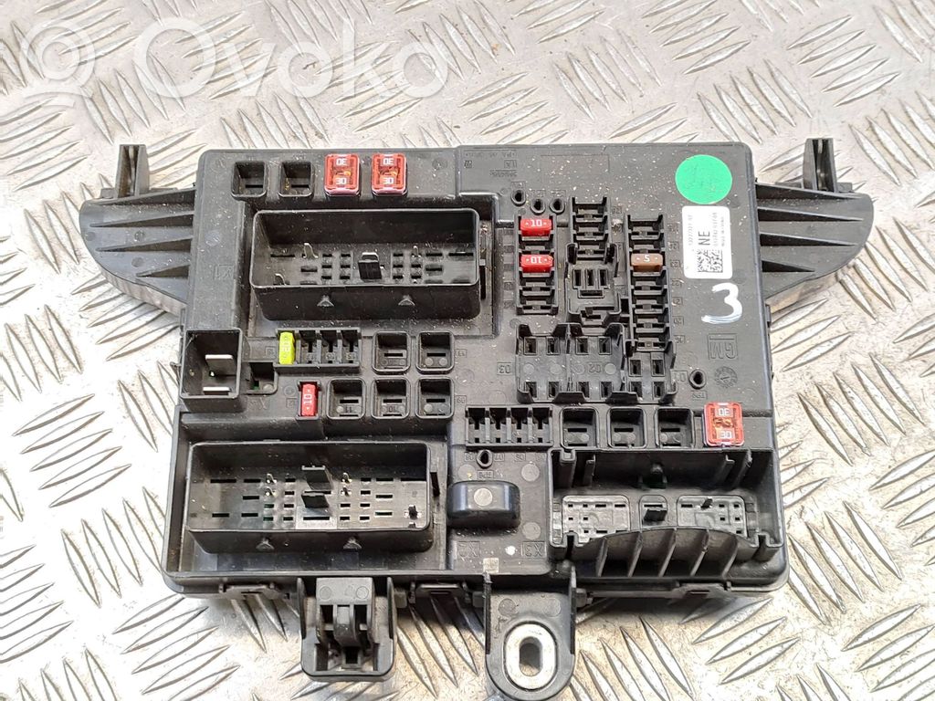 Opel Insignia A Fuse module 