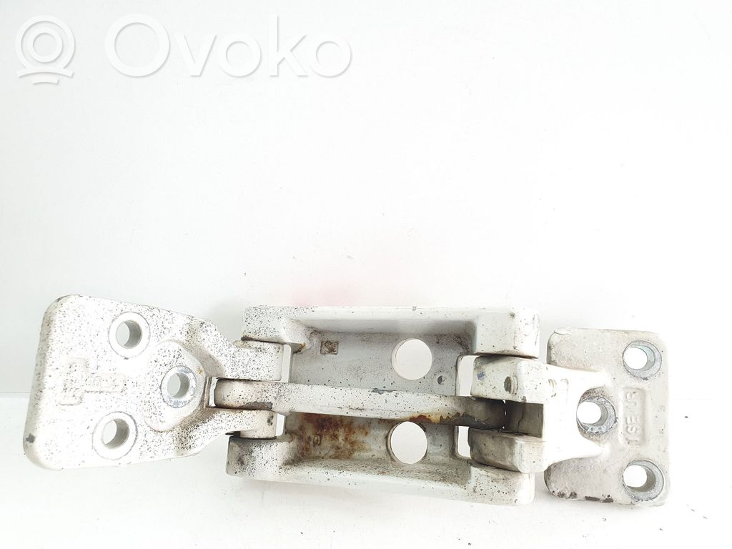 Loading door lower hinge