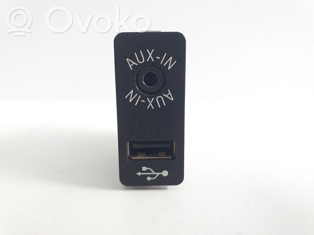 BMW 5 F10 F11 USB socket connector 