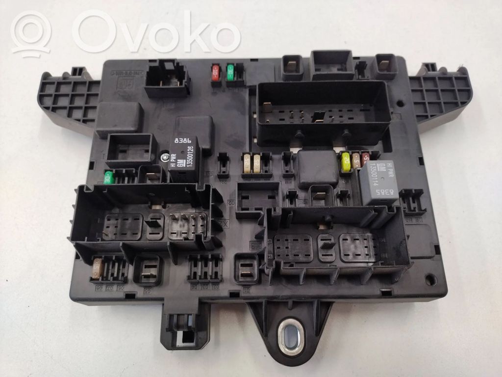 Opel Astra J Fuse module 