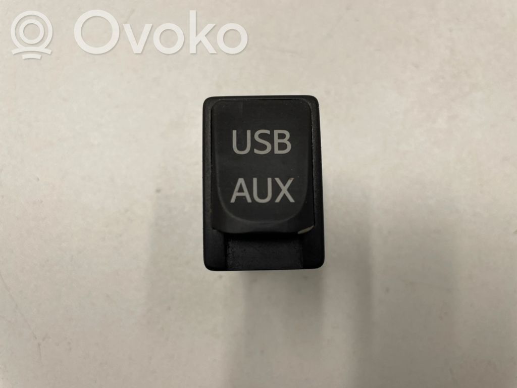 Toyota Verso USB socket connector 