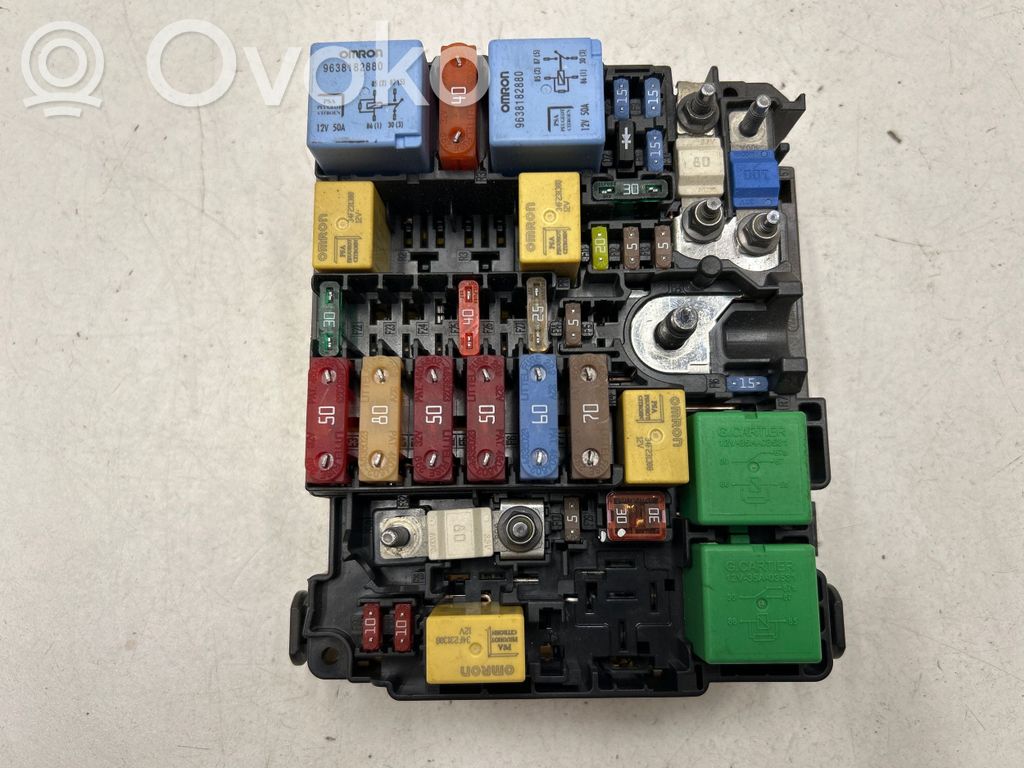 Peugeot 308 Fuse module 