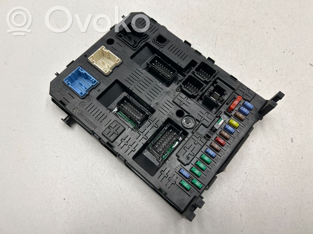 Peugeot 5008 Fuse module 