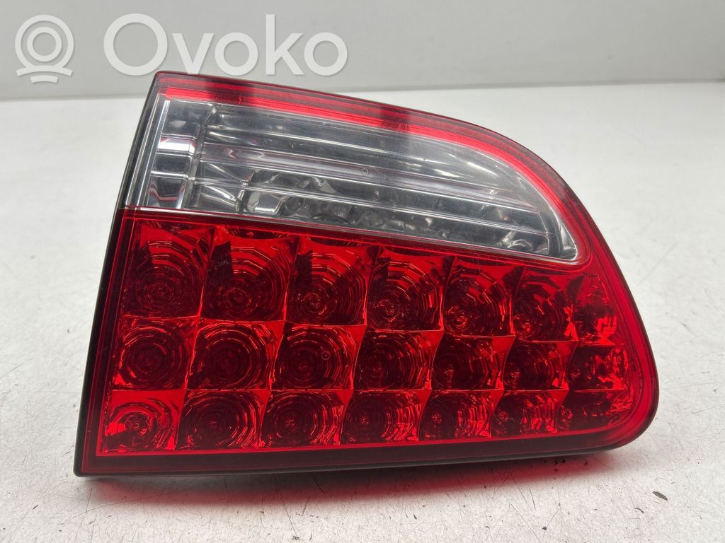 Lampy tylnej klapy bagażnika   1146380B,1146380R