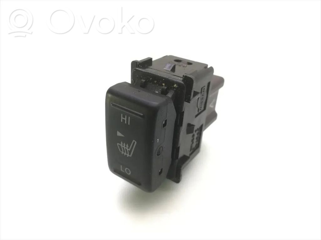 Nissan X-Trail T31 Seat heating switch 