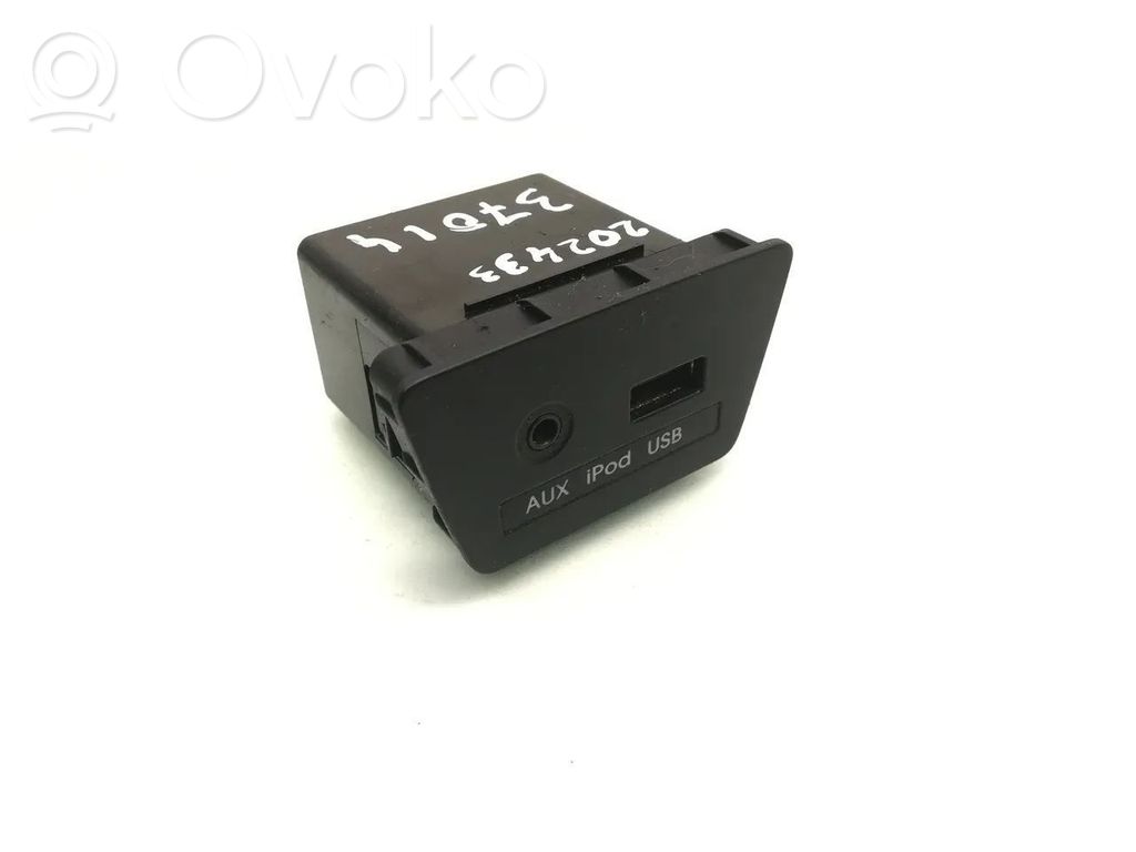 Hyundai ix35 Enchufe conector entrada auxiliar 