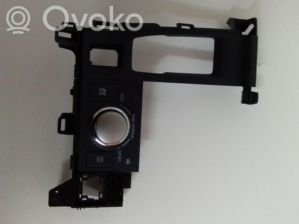 Lexus CT 200H Center console 