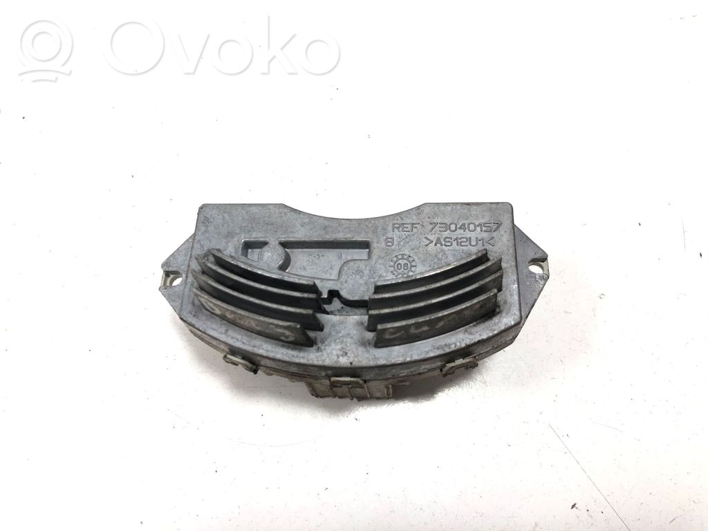 BMW 3 E92 E93 Salona mazā radiatora ventilatora relejs 