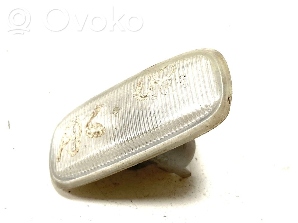 Audi A6 S6 C5 4B Front fender indicator light 