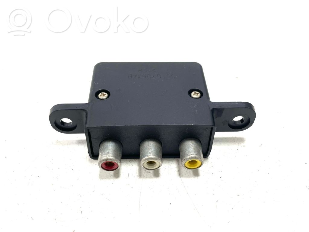 Chrysler Town & Country V AUX in-socket connector 