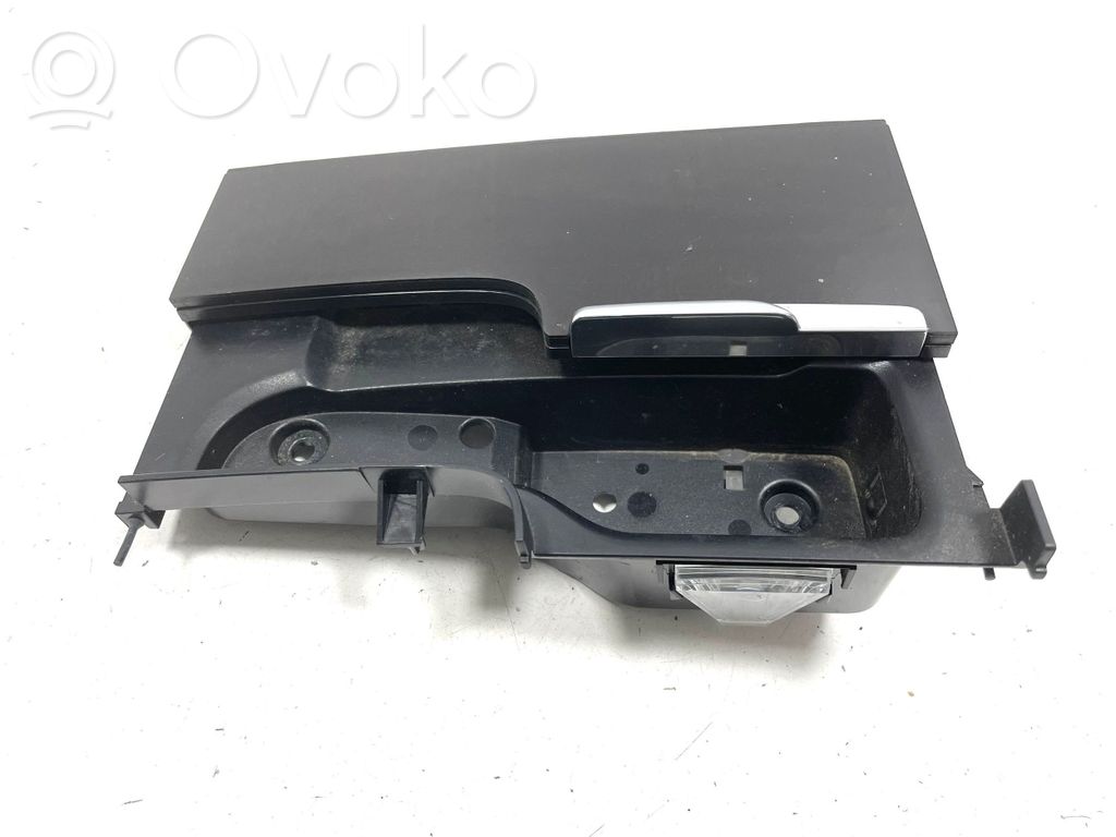 Volvo XC90 Glove box central console 