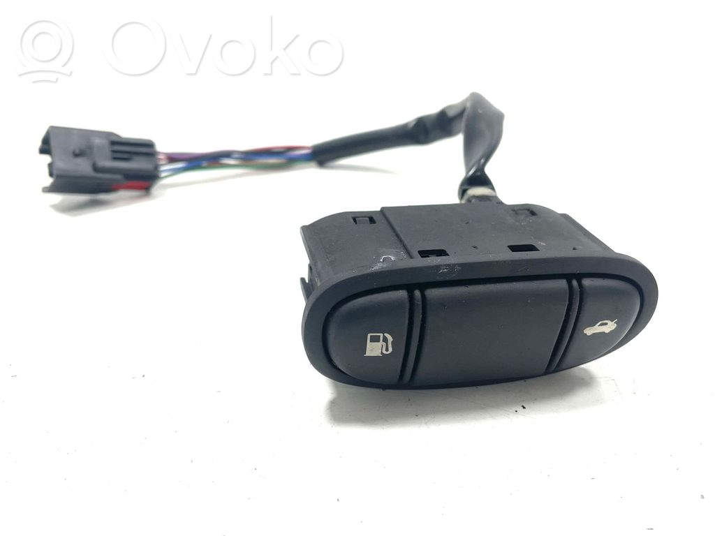 Jaguar S-Type Fuel tank opening switch 