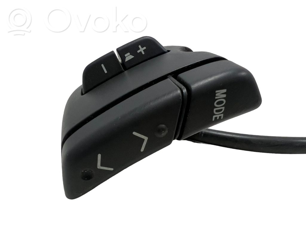 Toyota Yaris Steering wheel buttons/switches 