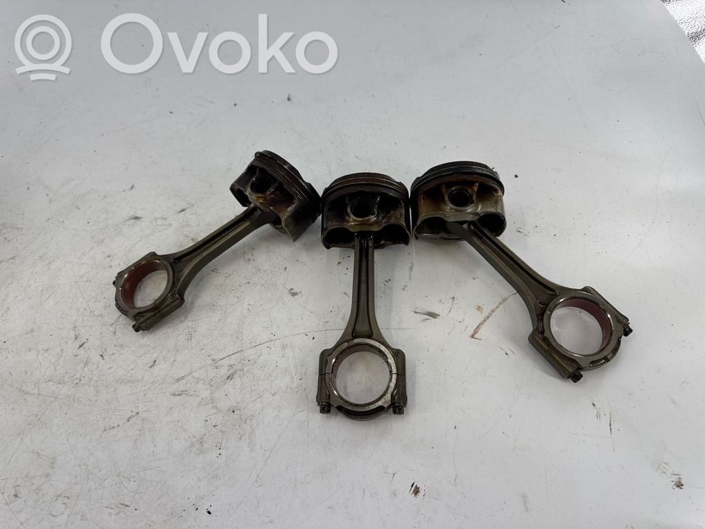 Piston avec bielle
