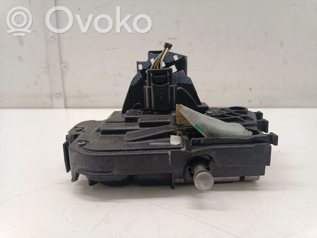Ford Focus Priekšpusē slēdzene 