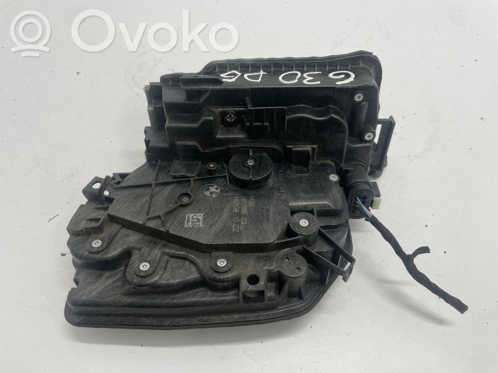 BMW 5 G30 G31 G38 Zamek drzwi tylnych 