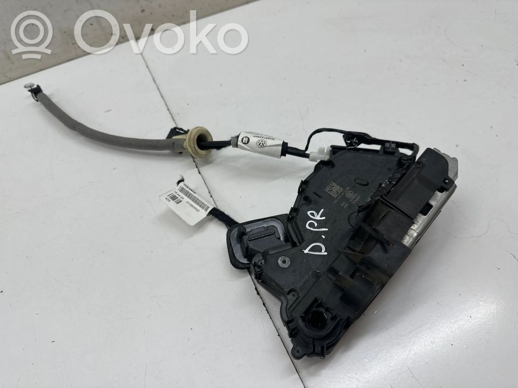 Volkswagen Golf VIII Priekšpusē slēdzene 
