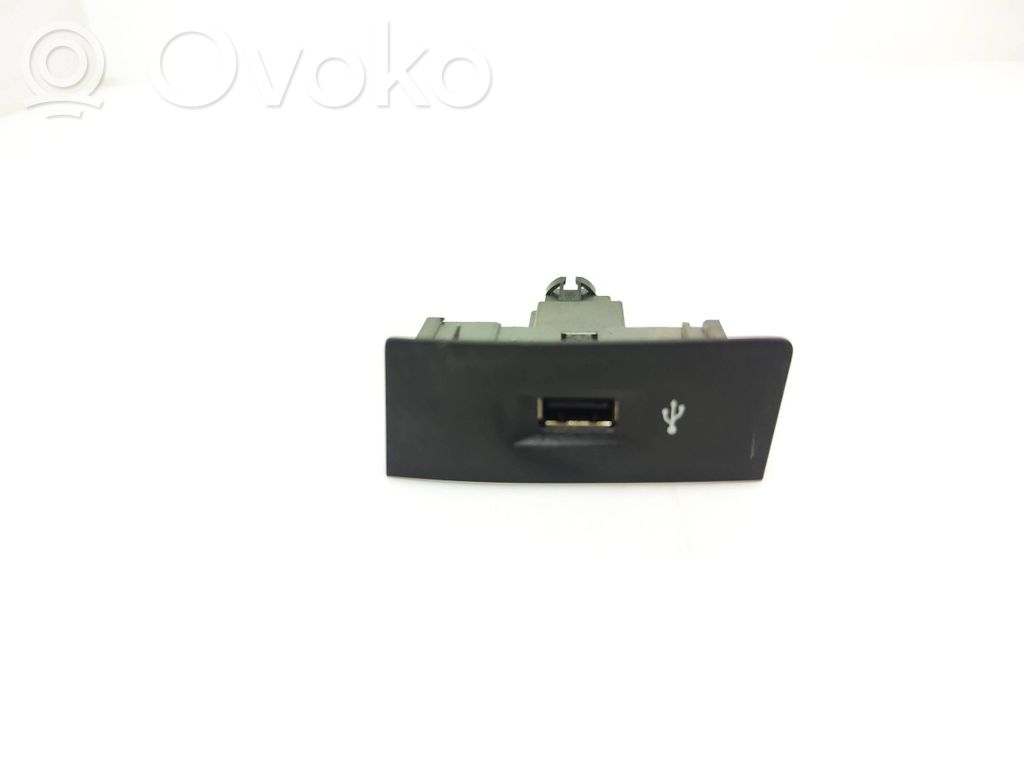 Gniazdo / Złącze USB   5Q0035726N
