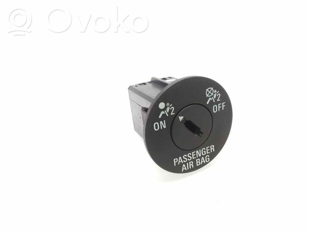 Opel Insignia A Passenger airbag on/off switch 