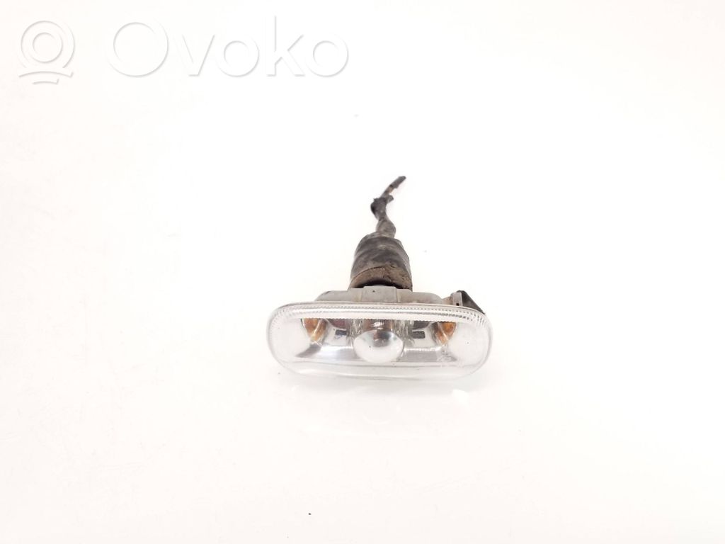 Audi A4 S4 B7 8E 8H Front fender indicator light 