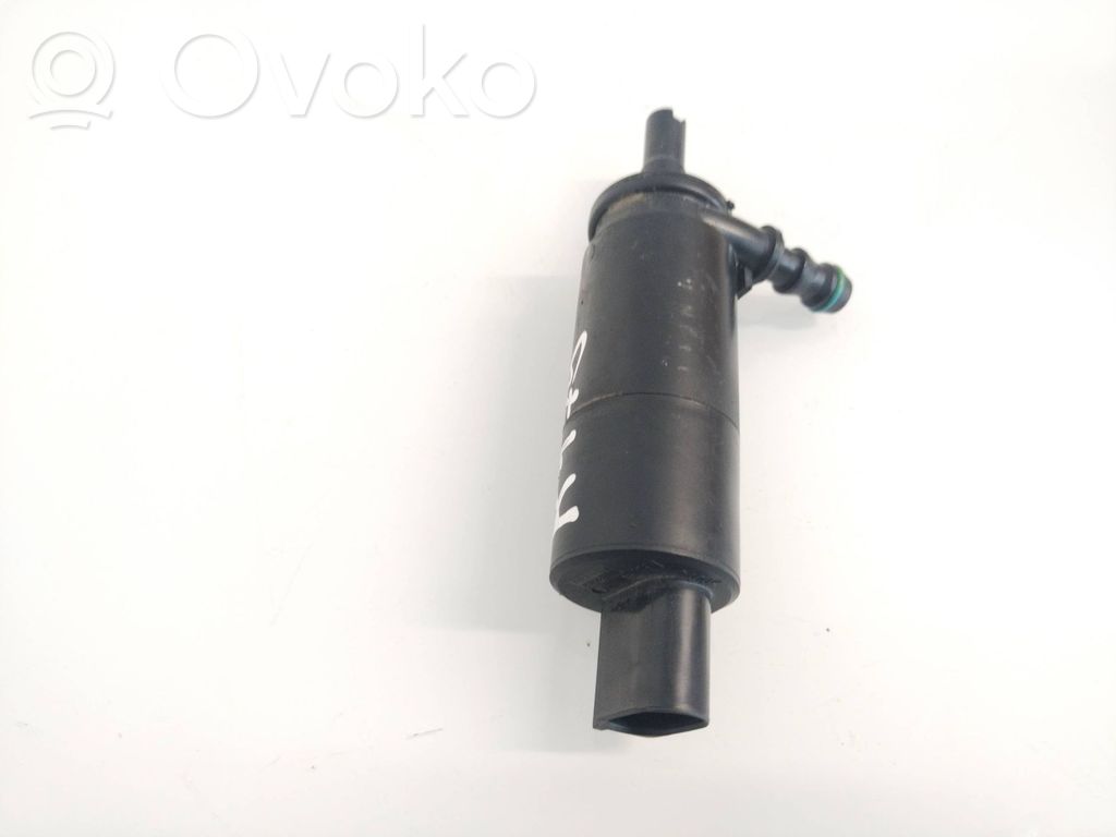 Skoda Octavia Mk2 (1Z) Windscreen/windshield washer pump 