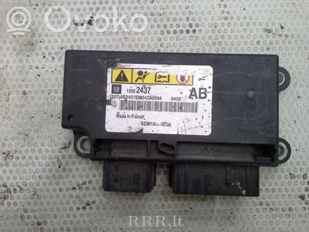 Opel Astra J Airbag control unit/module 