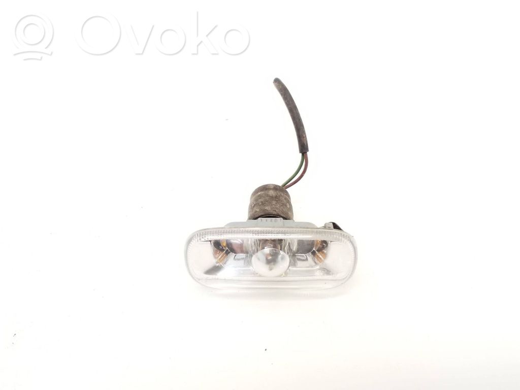 Audi A4 S4 B7 8E 8H Front fender indicator light 