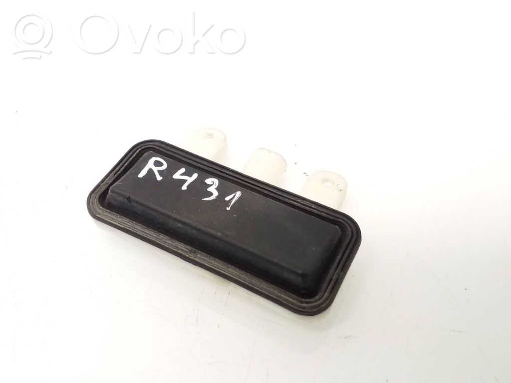 Mercedes-Benz E W212 Tailgate opening switch 