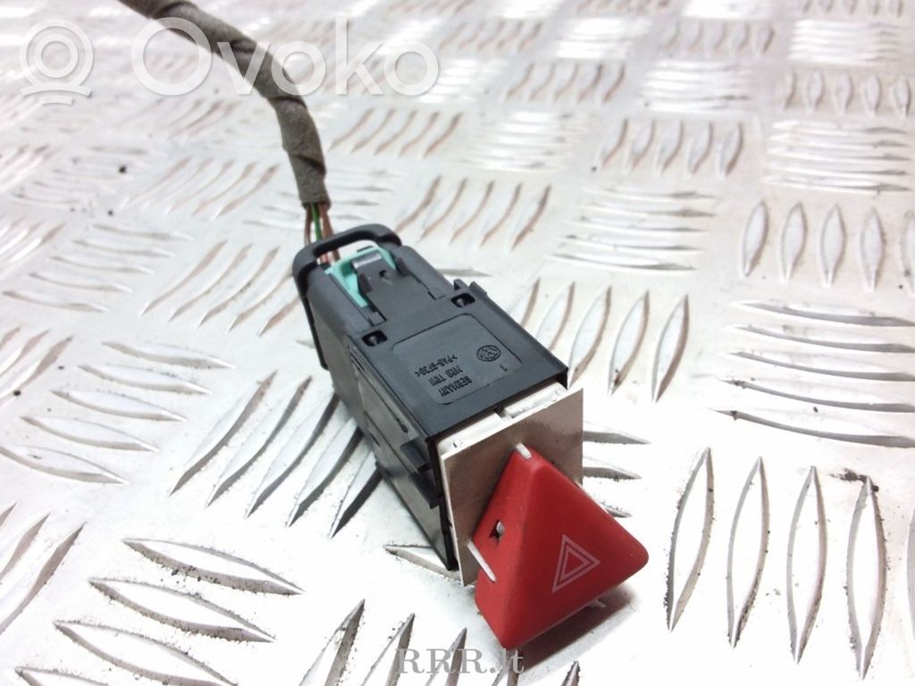 Volkswagen PASSAT B6 Hazard light switch 
