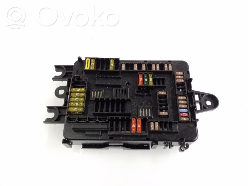 BMW 1 F20 F21 Saugiklių blokas 