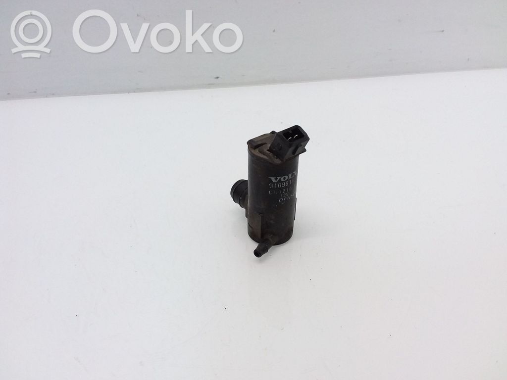 Volvo V70 Windscreen/windshield washer pump 