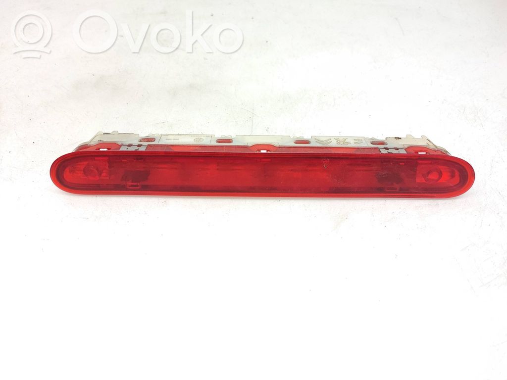 Toyota Proace Third/center stoplight 