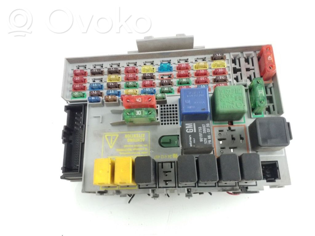 Opel Zafira A Fuse module 