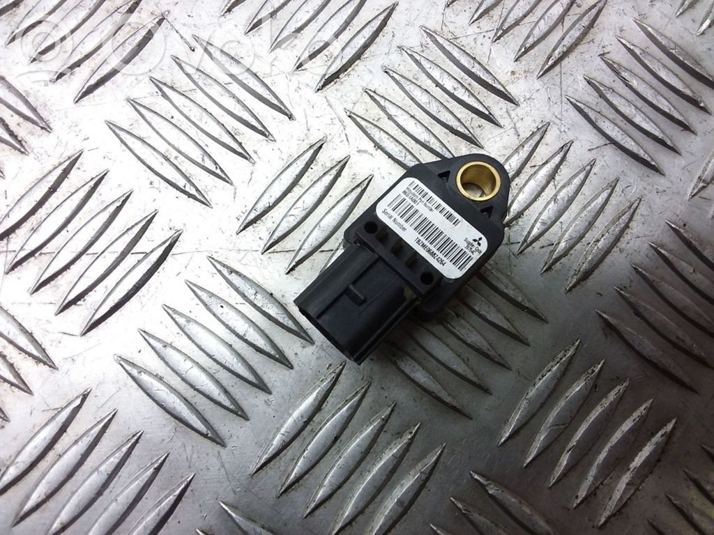 Mitsubishi Outlander Airbag deployment crash/impact sensor 